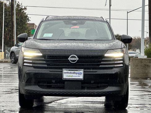 New 2026 Nissan Kicks SV image 9