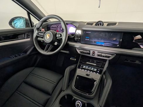 Certified 2025 Porsche Cayenne S image 22