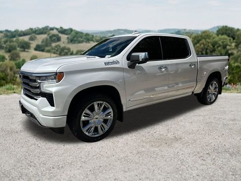 Used 2024 Chevrolet Silverado 1500 High Country w/ High Country Premium Package AWD/4WD image 3