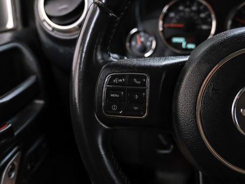 Used 2017 Jeep Wrangler Unlimited Sahara w/ Connectivity Group image 13