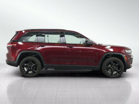 Used 2023 Jeep Grand Cherokee Altitude AWD/4WD image 6