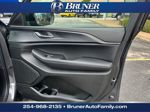 New 2024 Jeep Grand Cherokee Laredo X w/ Luxury Tech Group I image 18