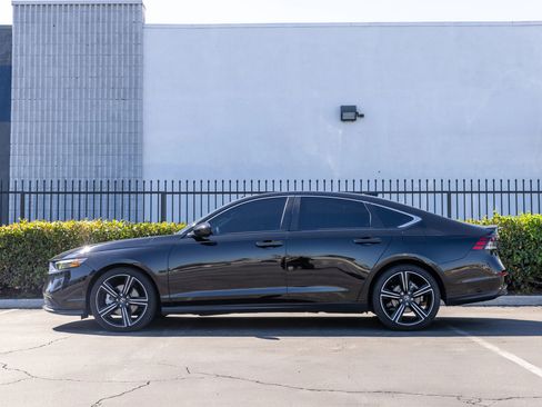 Used 2025 Honda Accord Sport image 3