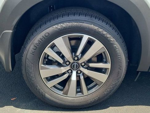 New 2026 Nissan Pathfinder SL FWD image 3