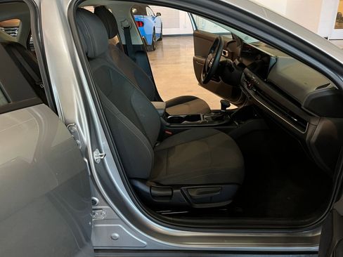 Used 2025 Kia K4 LXS image 35