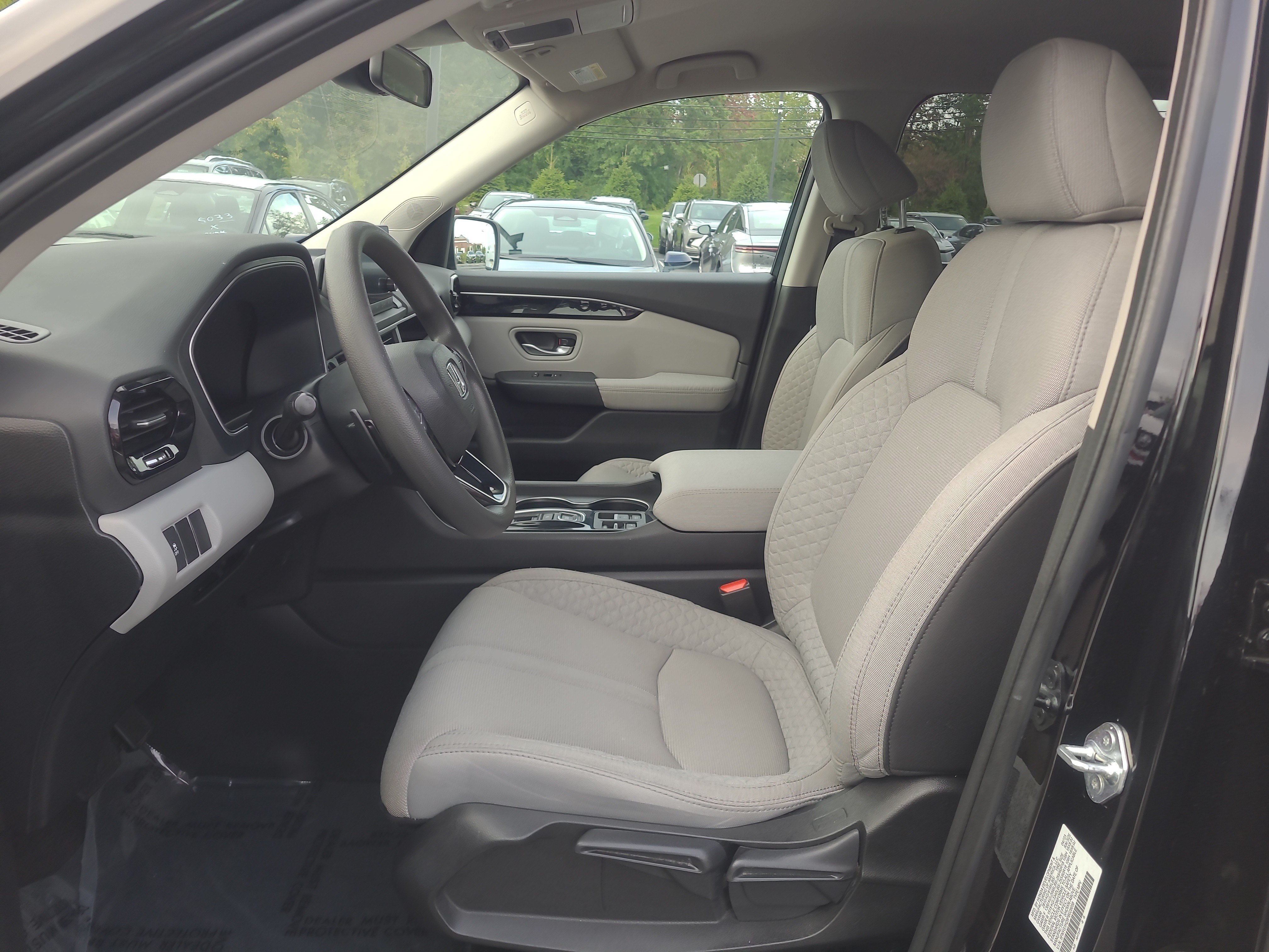 Used 2023 Honda Pilot LX image 16