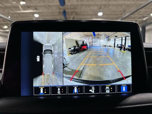 Used 2022 Chevrolet Tahoe Z71 w/ Off-Road Capability Package image 23