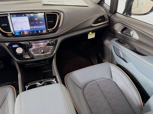 New 2027 Chrysler Pacifica Pinnacle w/ Theater Group AWD/4WD image 25
