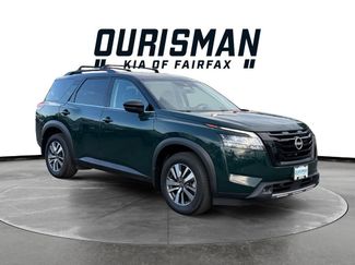 Used 2023 Nissan Pathfinder SL w/ Black Appearance Package AWD/4WD video 1