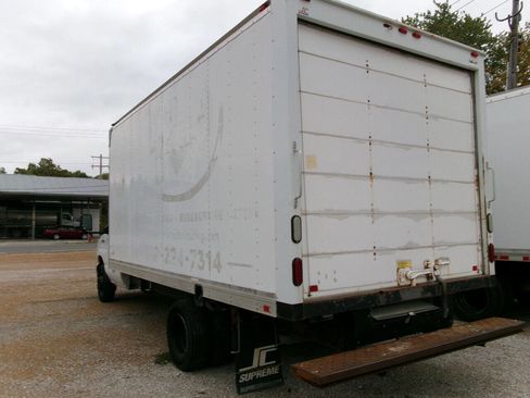 Used 2015 Ford E-350 and Econoline 350 Super Duty image 6