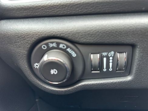 New 2026 Chrysler Pacifica Select w/ S Appearance Package FWD image 18