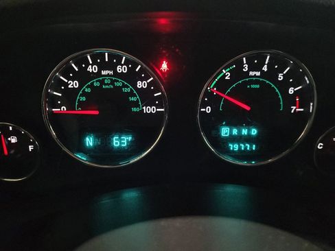 Used 2014 Jeep Wrangler Unlimited Sahara w/ Dual Top Group AWD/4WD image 23