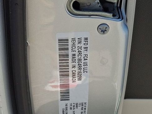 Used 2024 Chrysler Pacifica Touring-L FWD image 26
