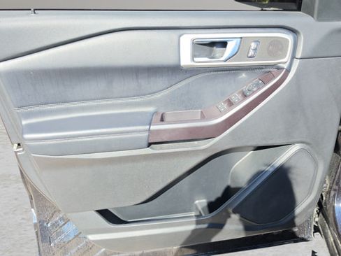 Used 2020 Ford Explorer XLT w/ Equipment Group 202A AWD/4WD image 24