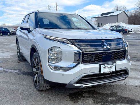 New 2026 Mitsubishi Outlander SE AWD/4WD image 1