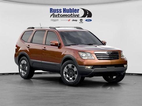 Used 2009 Kia Borrego LX RWD image 1