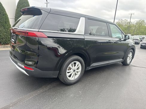 Used 2024 Kia Carnival LX image 4