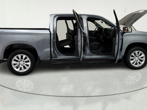 Used 2019 Chevrolet Silverado 1500 Custom w/ Custom Value Package AWD/4WD image 13
