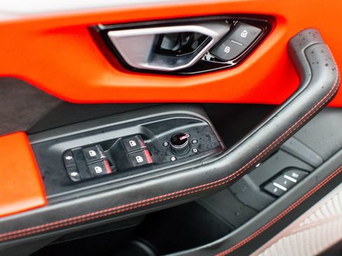Used 2019 Lamborghini Urus AWD/4WD image 18
