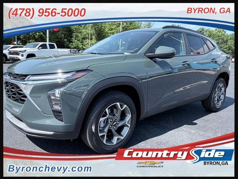 New 2026 Chevrolet Trax LT w/ Driver Confidence Package FWD image 1