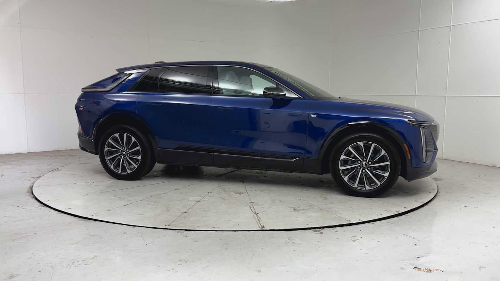 Used 2024 Cadillac Lyriq Sport w/ LPO, Floor Liner Package AWD/4WD image 6