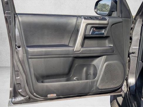 Used 2022 Toyota 4Runner SR5 Premium image 4