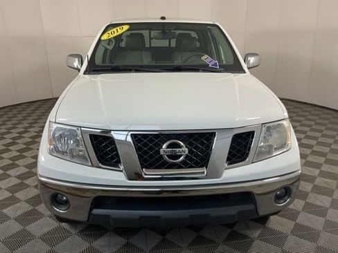 Used 2019 Nissan Frontier SL image 3