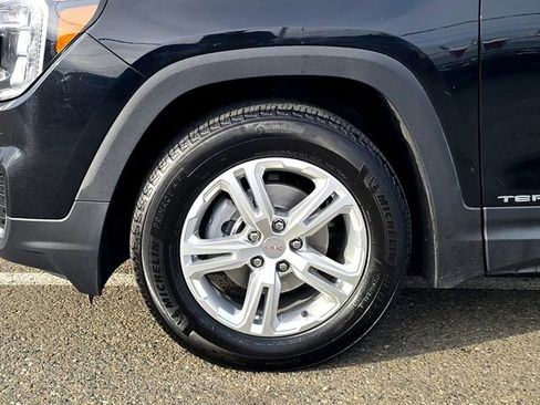 Used 2024 GMC Terrain SLE image 30