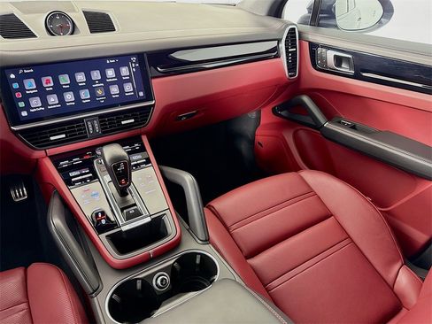 Used 2023 Porsche Cayenne S image 26