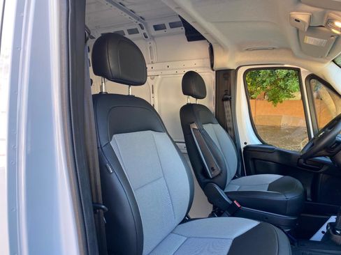 Used 2026 RAM ProMaster 2500 w/ Convenience Group FWD image 34