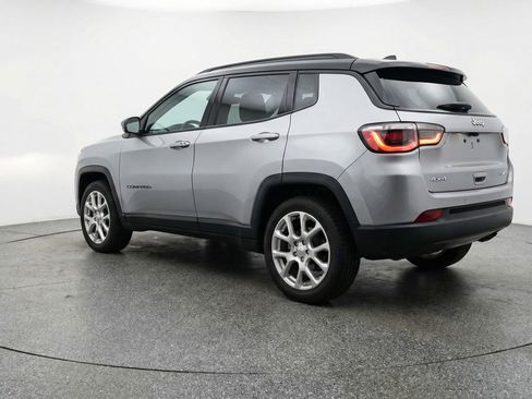 Used 2025 Jeep Compass Limited image 6