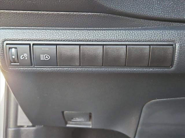 Used 2025 Toyota Corolla LE FWD image 16