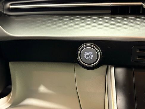 Used 2022 Kia Carnival LX image 22