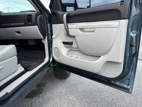 Used 2011 Chevrolet Silverado 2500 LT w/ Interior Plus Package AWD/4WD image 14