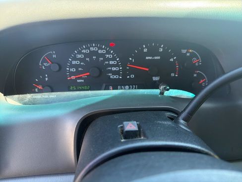 Used 2003 Ford F250 XLT AWD/4WD image 9