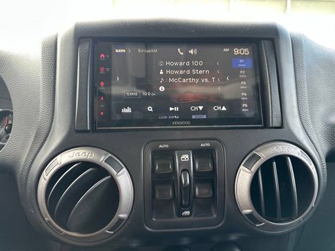 Used 2017 Jeep Wrangler Unlimited Sport w/ Quick Order Package 24S AWD/4WD image 10