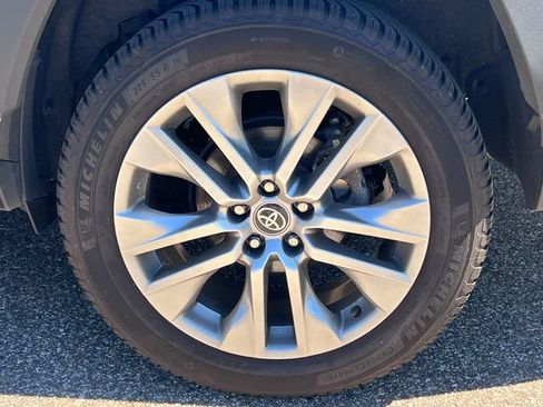 Used 2022 Toyota RAV4 Limited AWD/4WD image 15