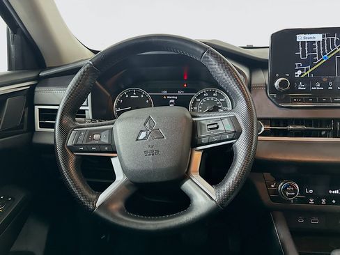 Used 2024 Mitsubishi Outlander SE image 18