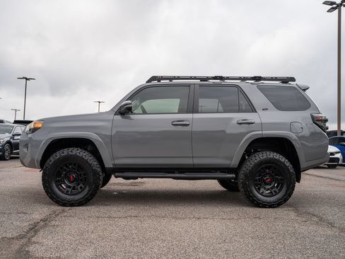 Used 2022 Toyota 4Runner SR5 Premium w/ Moonroof Package AWD/4WD image 4
