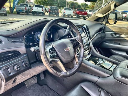 Used 2019 Cadillac Escalade Platinum AWD/4WD image 11