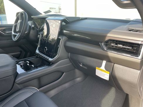 New 2026 GMC Yukon XL Elevation image 29