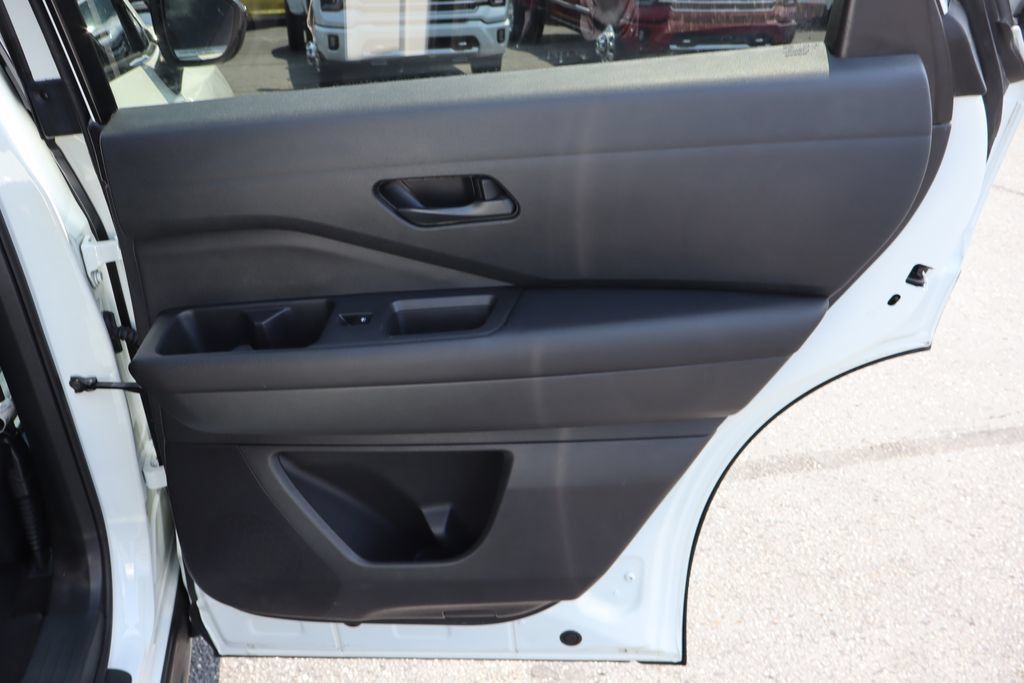 Used 2023 Nissan Pathfinder S AWD/4WD image 27