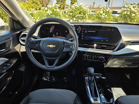 Used 2025 Chevrolet Trax LT image 21