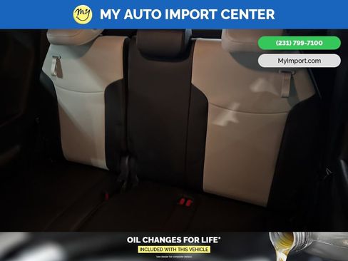 Used 2025 Toyota Sienna XSE image 27