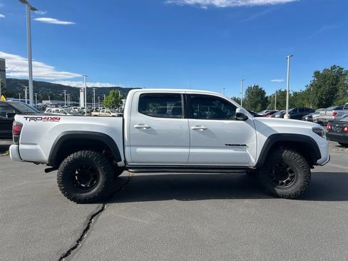 Used 2019 Toyota Tacoma TRD Off-Road AWD/4WD image 4