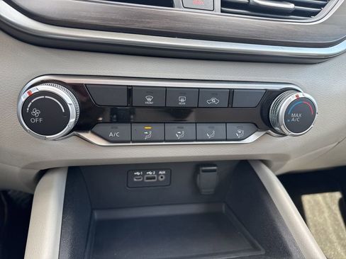 Used 2025 Nissan Altima 2.5 SV image 21