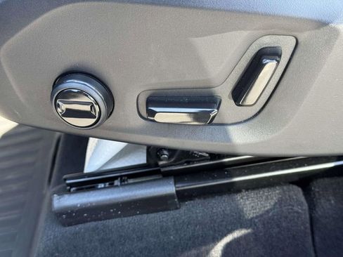 Used 2026 Volvo XC60 B5 Plus w/ Climate Package image 17