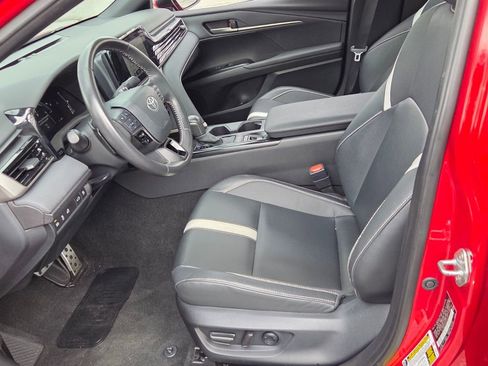Used 2025 Toyota Camry SE image 5