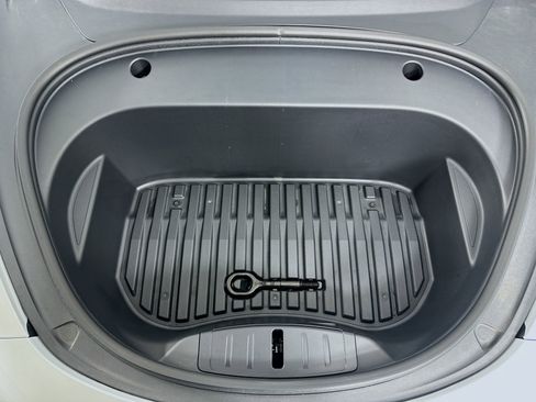 Used 2023 Tesla Model 3 Standard Range image 32
