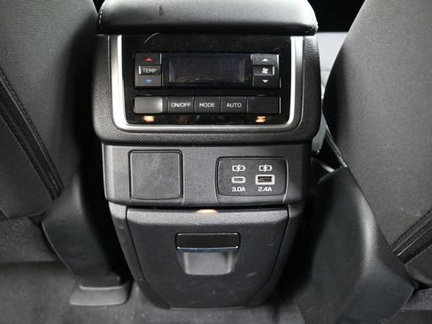 Certified 2024 Subaru Ascent Premium w/ Convenience Package image 9